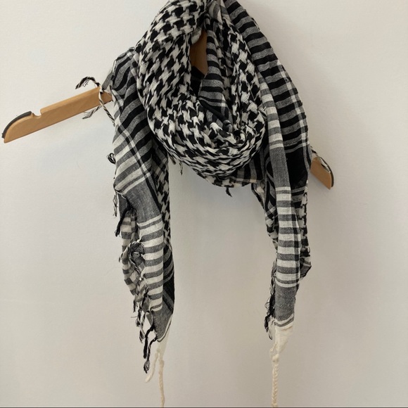 Classic black and white Hipster Check Scarf - Picture 6 of 8